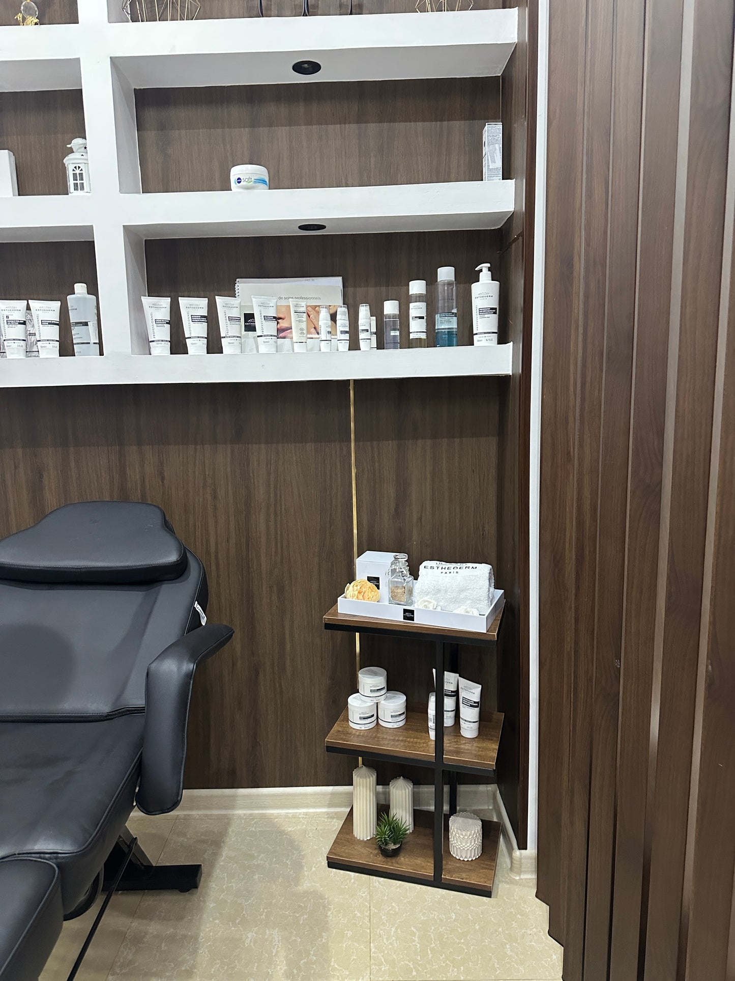 🪑✨ طاولة ديكور أنيقة تضيف لمسة فاخرة لمنزلك!